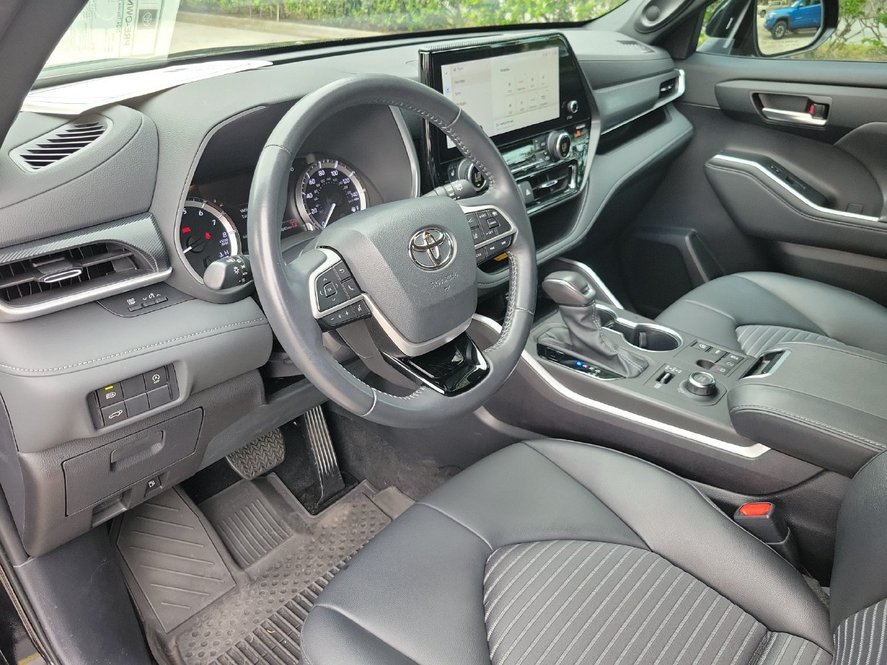Used 2024 Toyota Highlander XSE AWD/4WD image 16