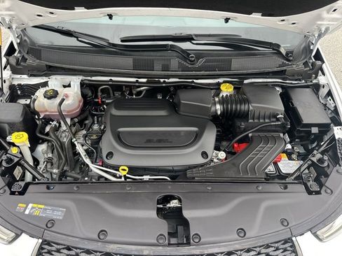 Used 2024 Chrysler Pacifica Touring-L image 33