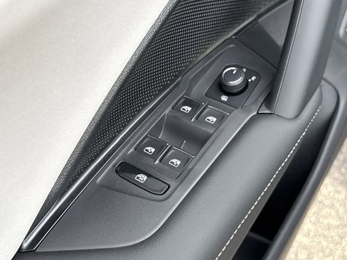 New 2026 Volkswagen Tiguan SE FWD image 25