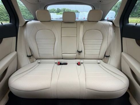 Used 2022 Mercedes-Benz GLC 300 4MATIC image 16