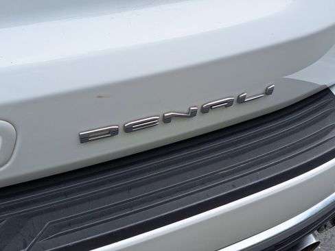 Used 2021 GMC Yukon Denali image 6