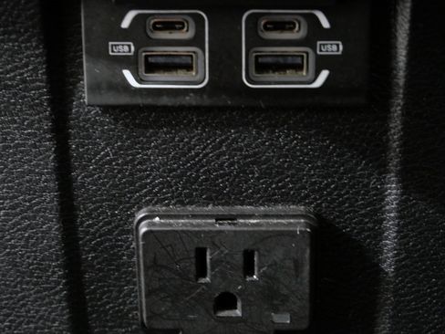 Used 2023 Jeep Gladiator Overland image 28