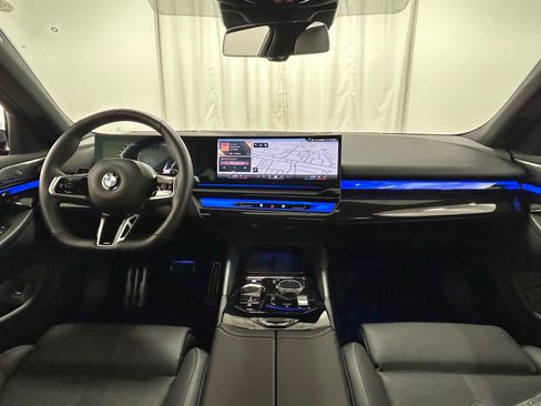 Used 2024 BMW 540i xDrive w/ Premium Package image 8