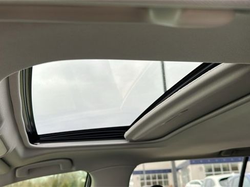 Used 2021 Toyota RAV4 Limited image 11