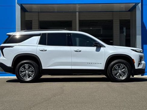 New 2026 Chevrolet Traverse LT w/ Driver Confidence Package FWD image 5