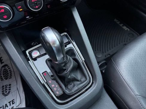 Used 2017 Volkswagen Jetta SEL image 37