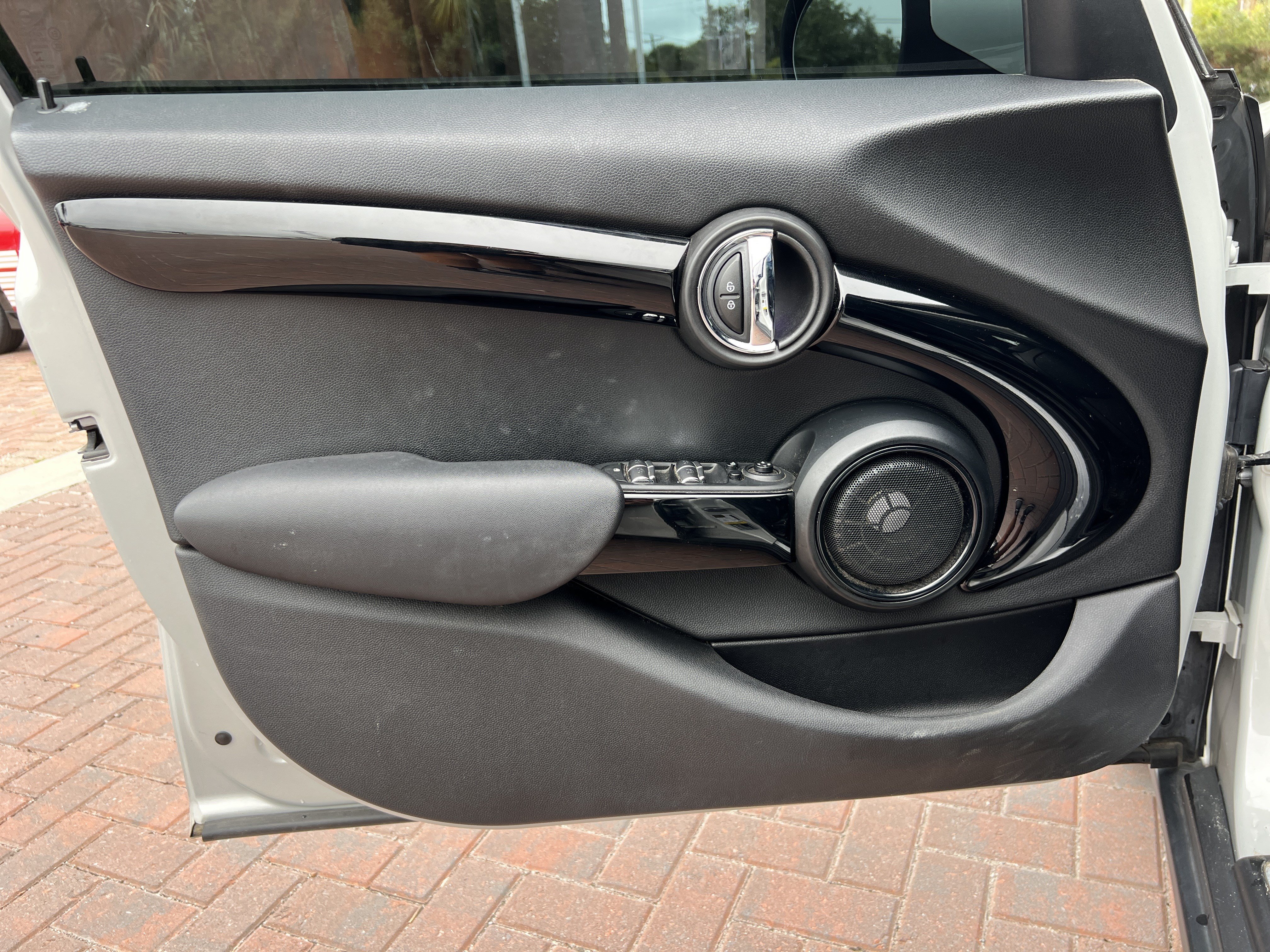 Used 2020 MINI Cooper 4-Door Hardtop w/ Premium Package FWD image 14