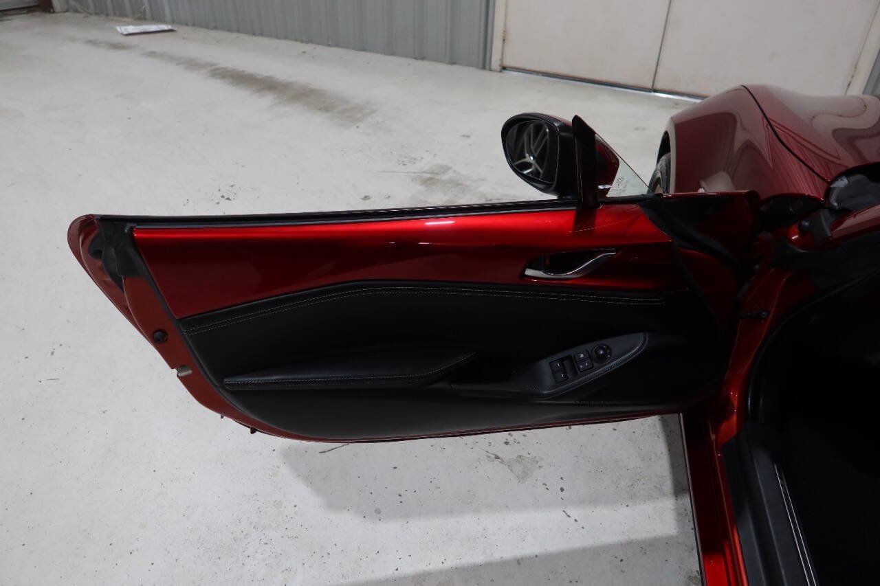 Used 2022 MAZDA MX-5 Miata RF Grand Touring RWD image 17