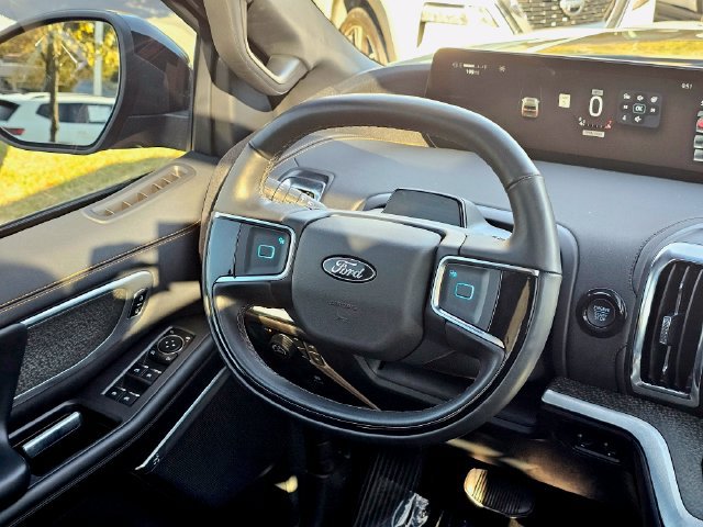Used 2025 Ford Expedition Tremor AWD/4WD image 32