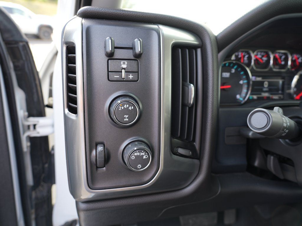 Used 2018 Chevrolet Silverado 2500 LT AWD/4WD image 16