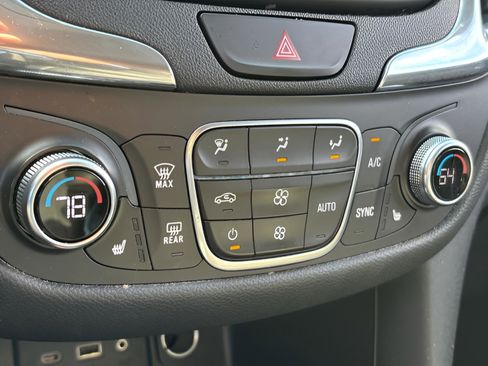 Used 2019 Chevrolet Equinox LT image 26