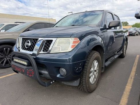 Used 2018 Nissan Frontier SV image 2