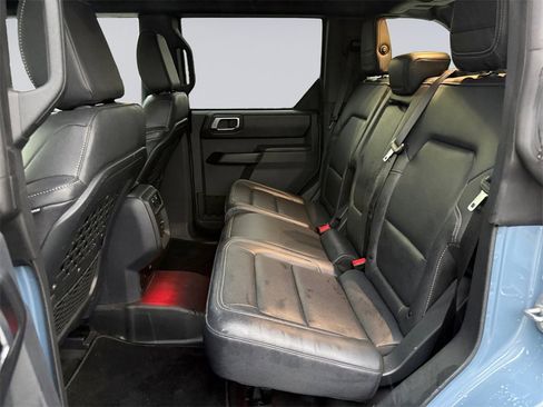 Used 2025 Ford Bronco Badlands image 16