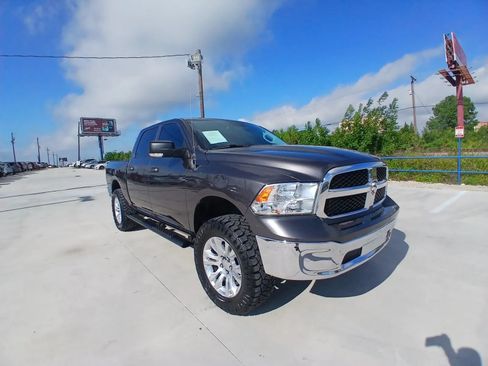 Used 2019 RAM 1500 Classic SLT w/ Luxury Group AWD/4WD image 3
