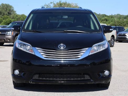 Used 2017 Toyota Sienna Limited AWD/4WD image 2