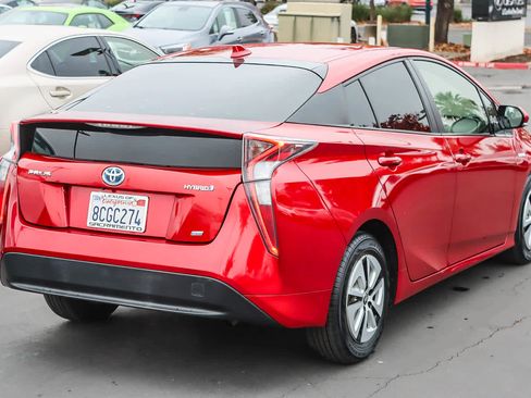 Used 2017 Toyota Prius Two image 4