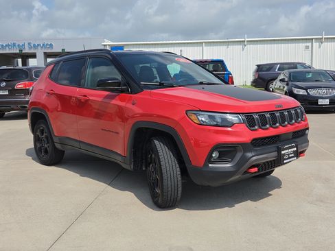 Used 2024 Jeep Compass Trailhawk AWD/4WD image 3