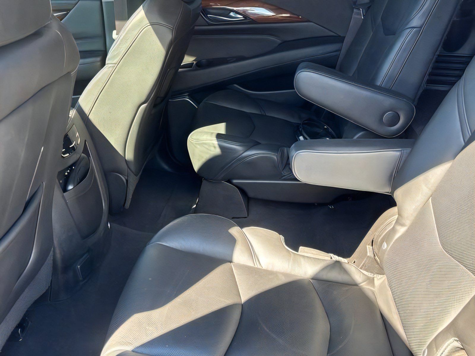 Used 2015 Cadillac Escalade Premium AWD/4WD image 30