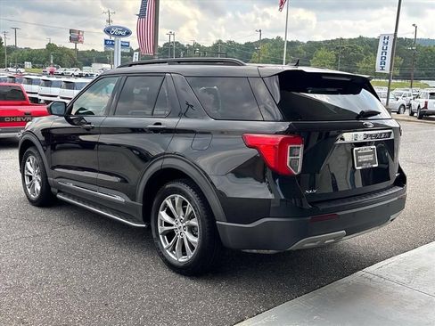 Used 2021 Ford Explorer XLT w/ Equipment Group 202A AWD/4WD image 2
