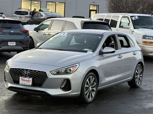 Used 2020 Hyundai Elantra GT image 4