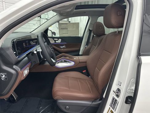 Used 2025 Mercedes-Benz GLS 450 4MATIC image 19