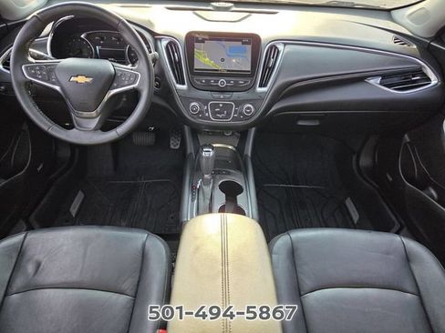 Used 2018 Chevrolet Malibu LT w/ Leather Package FWD image 12