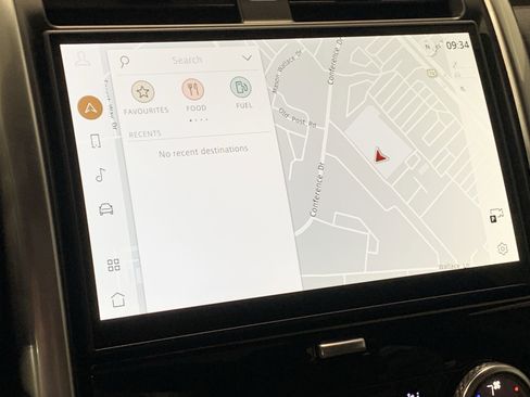 New 2025 Land Rover Discovery S image 19