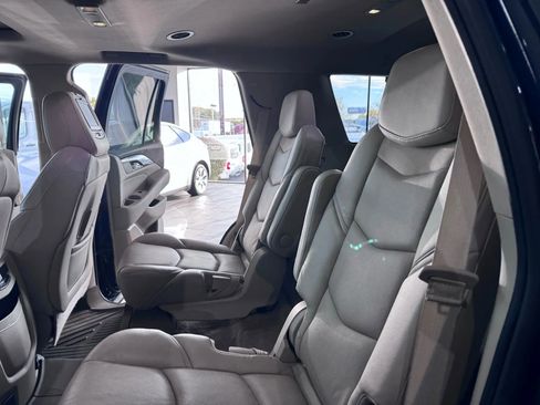 Used 2019 Cadillac Escalade Luxury image 20