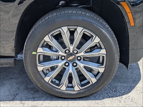 New 2026 Chevrolet Suburban High Country AWD/4WD image 12