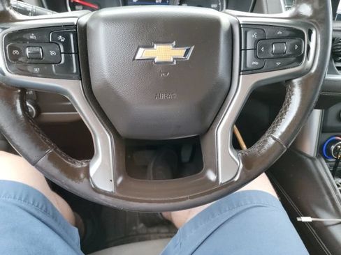 Used 2021 Chevrolet Suburban LT AWD/4WD image 17