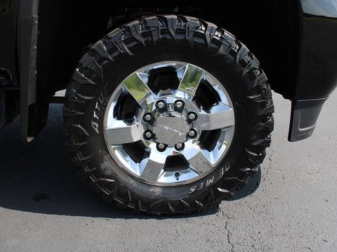 Used 2017 GMC Sierra 2500 Denali w/ Duramax Plus Package AWD/4WD image 19