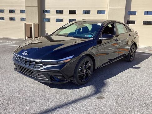 New 2026 Hyundai Elantra SEL Sport FWD image 3