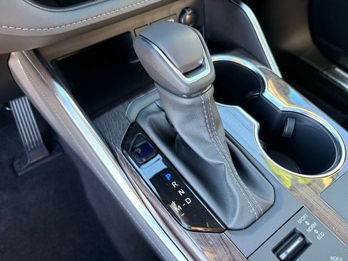 Used 2026 Toyota Highlander Platinum image 17