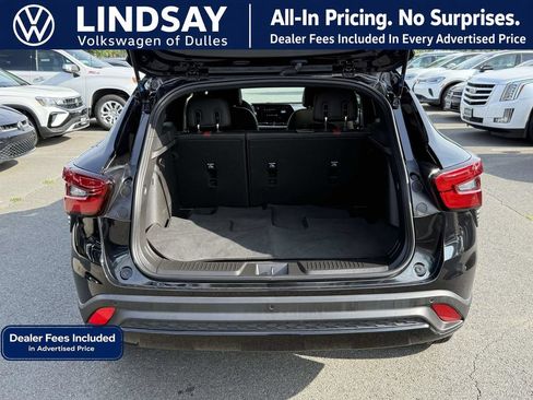 Used 2025 Chevrolet Trax RS w/ Sunroof Package FWD image 15