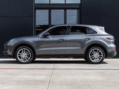 Certified 2019 Porsche Cayenne image 2