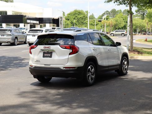 Used 2021 GMC Terrain SLT w/ LPO, Floor Liner Package FWD image 9