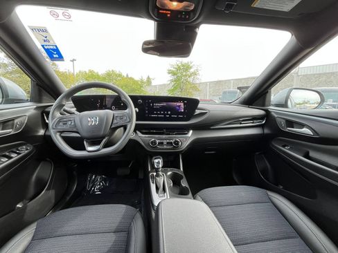 Used 2025 Buick Envista Preferred FWD image 32
