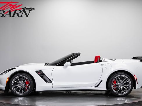 Used 2016 Chevrolet Corvette Z06 w/ 3LZ Preferred Equipment Group RWD image 2