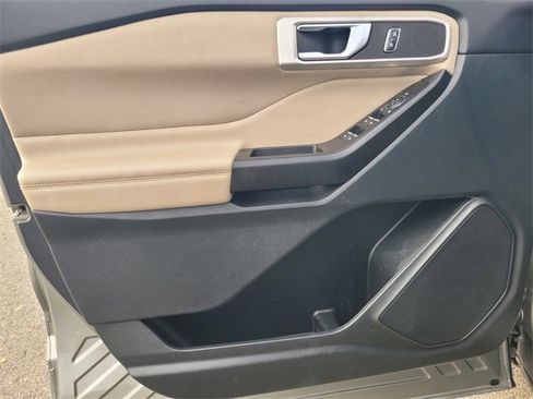 Used 2020 Ford Explorer XLT w/ Class III Trailer Tow Package image 18