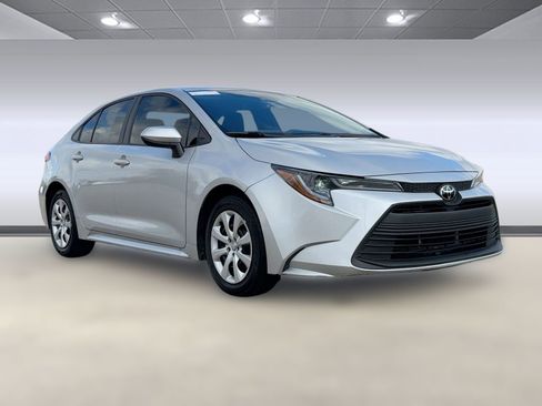 Used 2024 Toyota Corolla LE image 7