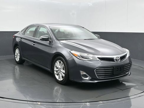 Used 2013 Toyota Avalon XLE Premium image 2