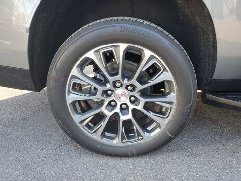 New 2025 GMC Yukon XL Denali image 6