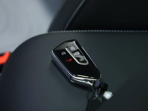 New 2026 Volkswagen Tiguan SE R-Line FWD image 40