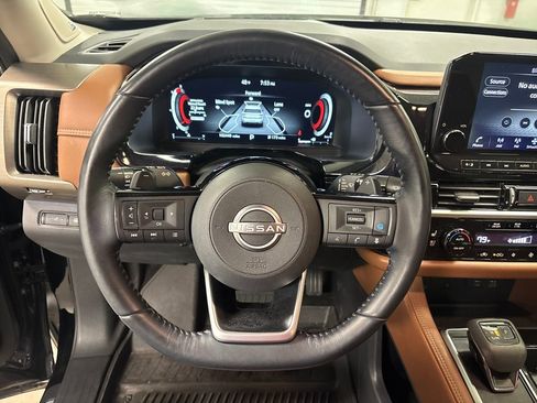 Used 2022 Nissan Pathfinder Platinum w/ Cargo Package image 27