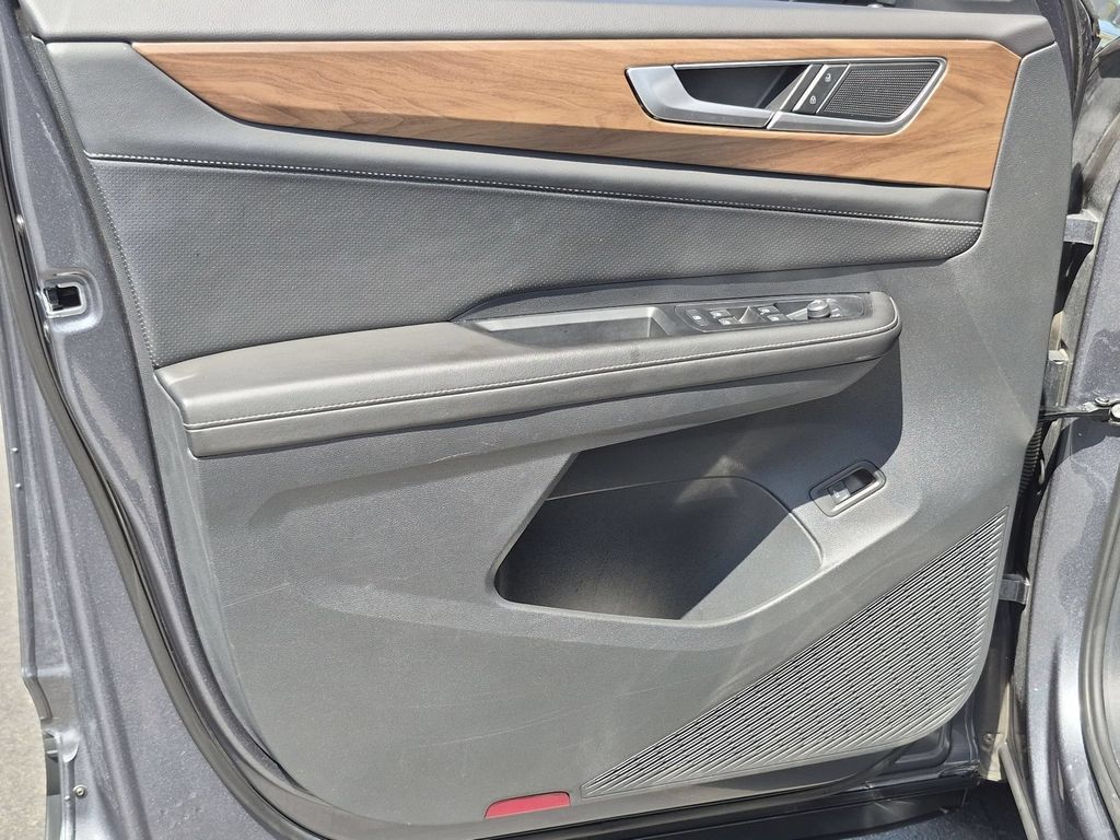 Used 2025 Volkswagen Atlas SE FWD image 11