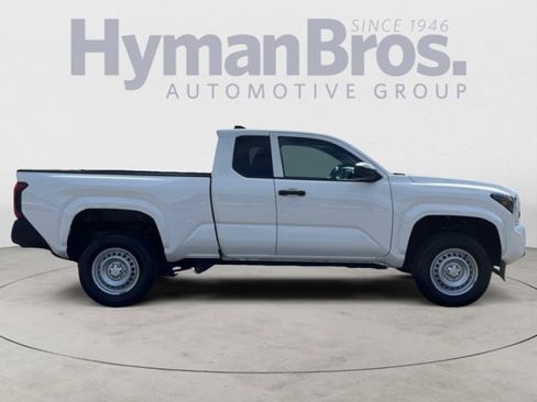 Used 2024 Toyota Tacoma SR image 2