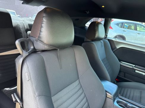 Used 2014 Dodge Challenger SXT RWD image 9