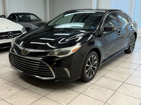 Used 2018 Toyota Avalon XLE image 3