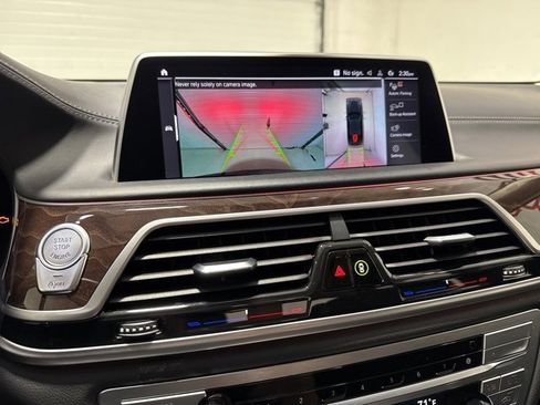 Used 2022 BMW 750i xDrive w/ Luxury Rear Seating Package image 25