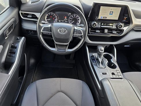 Used 2023 Toyota Highlander LE image 12